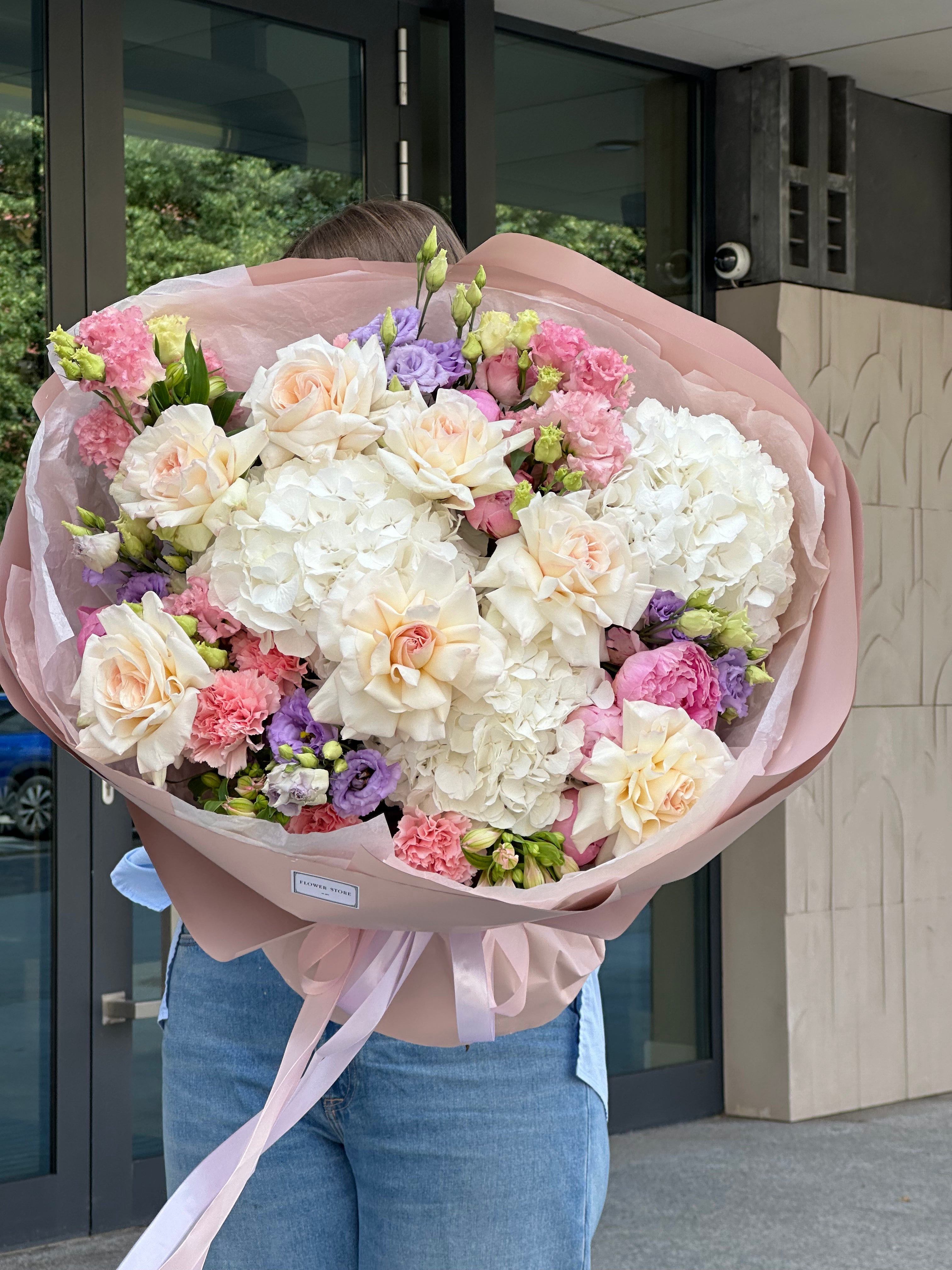 Jak dobrać rozmiar kompozycji na recepcję? Proporcje do lad i biura.