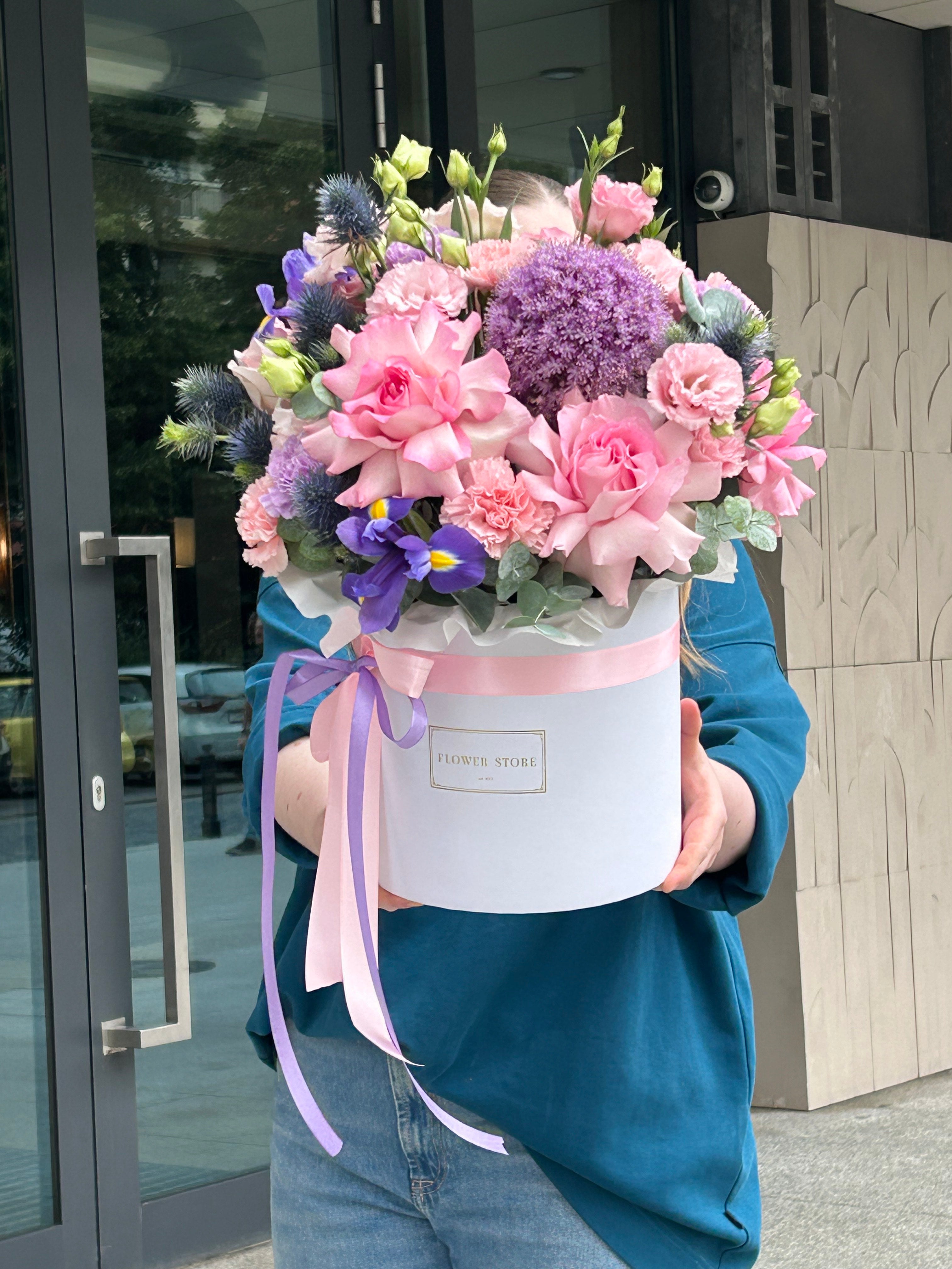 Wiosenne odświeżenie biura w Warszawie: kwiaty cięte i rośliny sezonowe