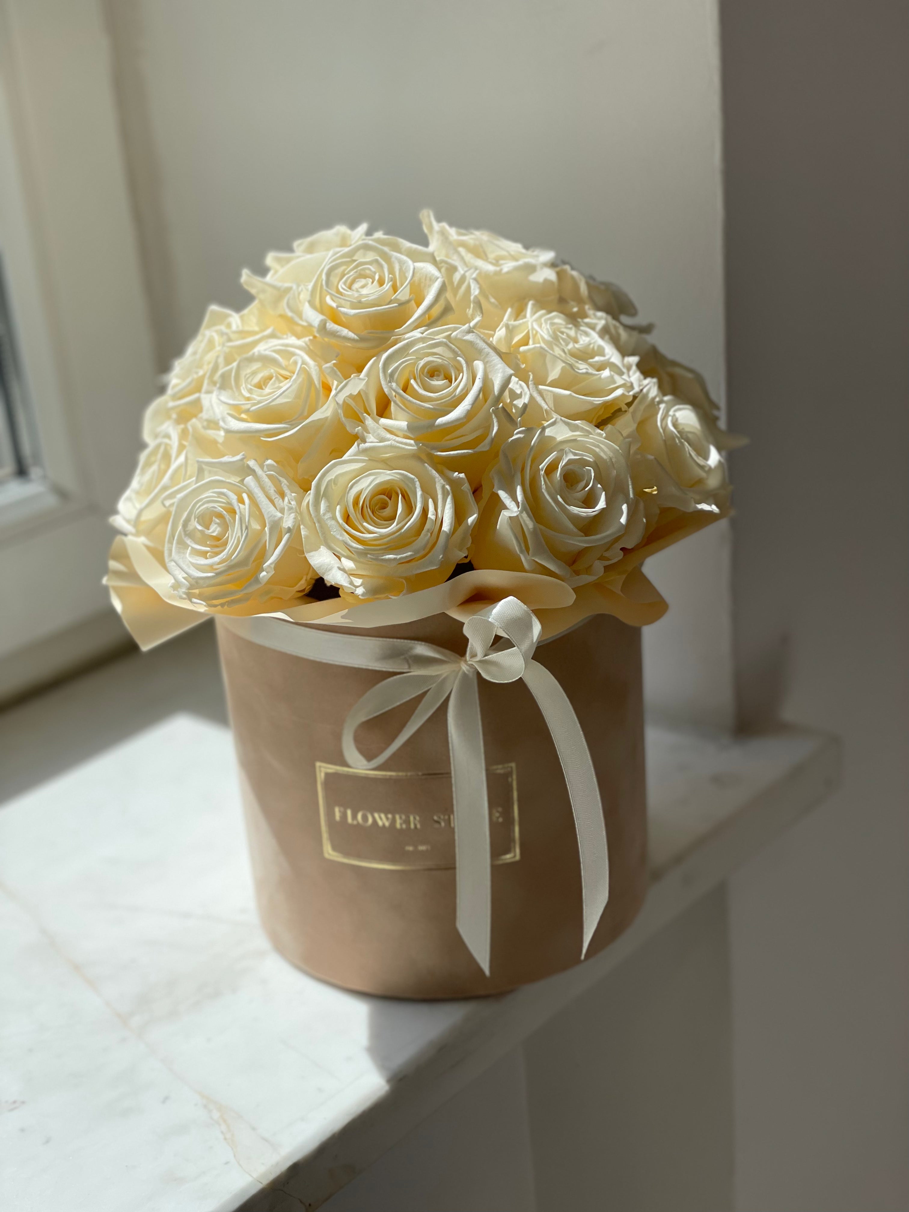 Wieczne róże Białe w Beżowo Karmelowym Boxie