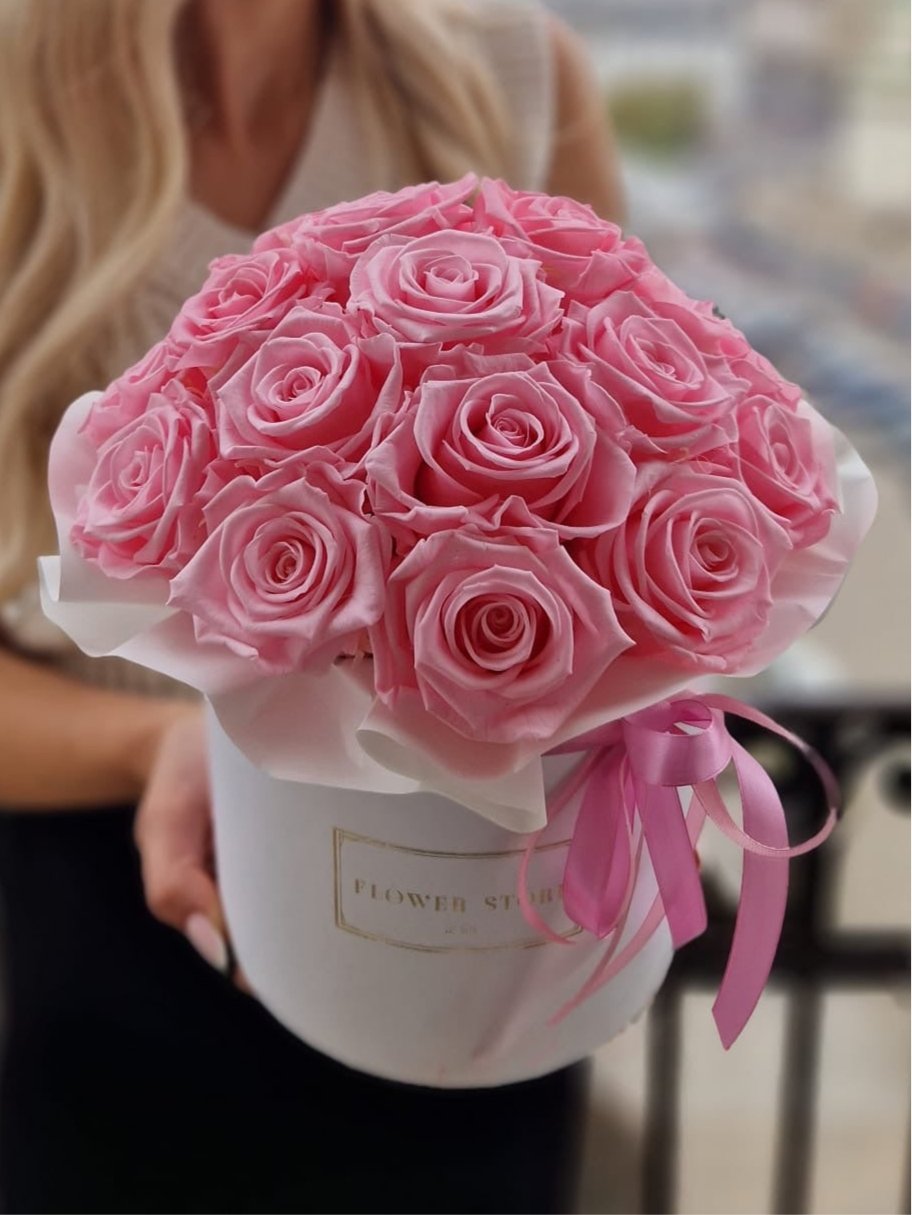 Wieczne Róże Różowe w Białym Boxie - kwiaty Flower Store Warszawa