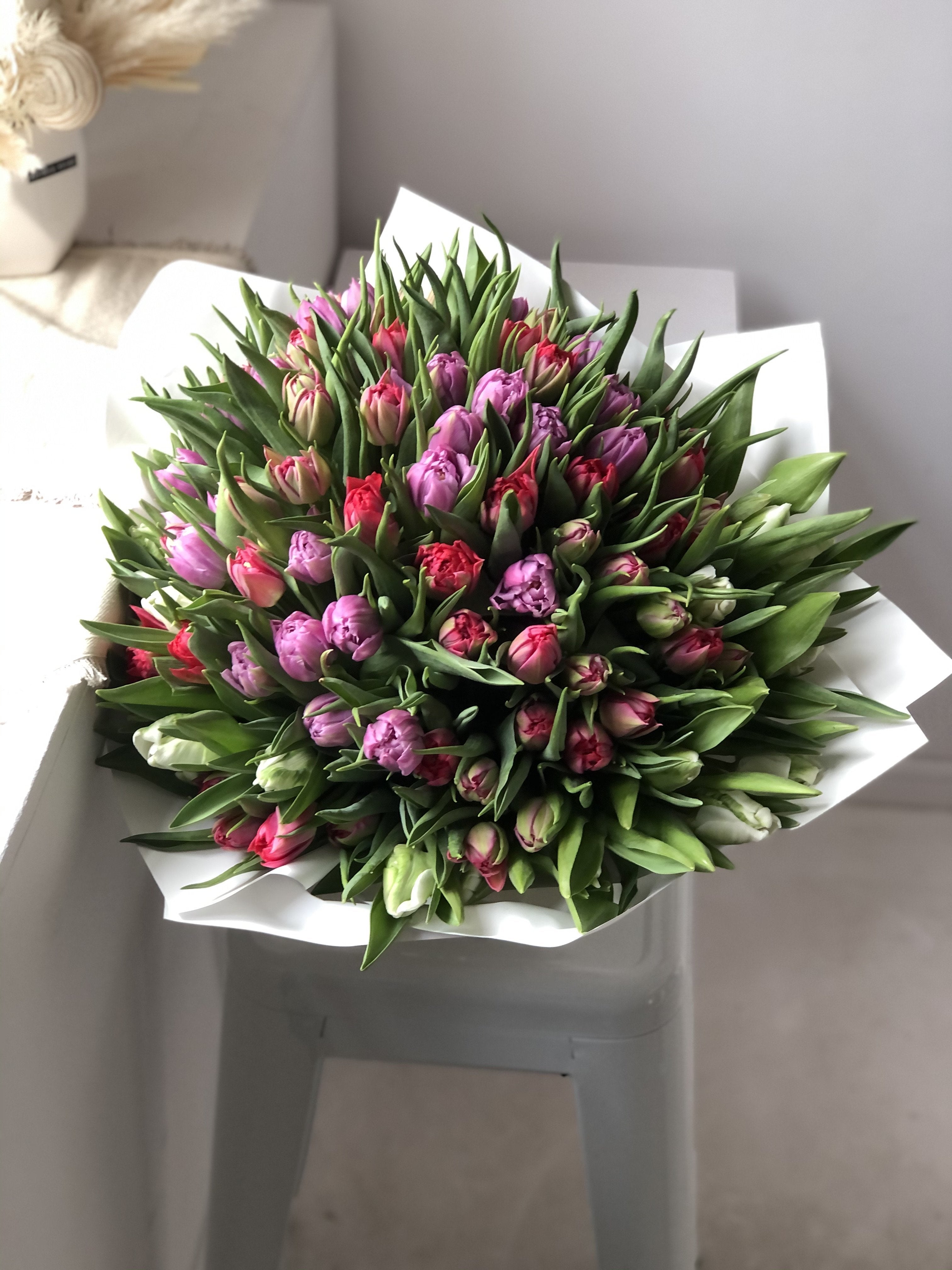 Bukiet pełnych 100 tulipanów