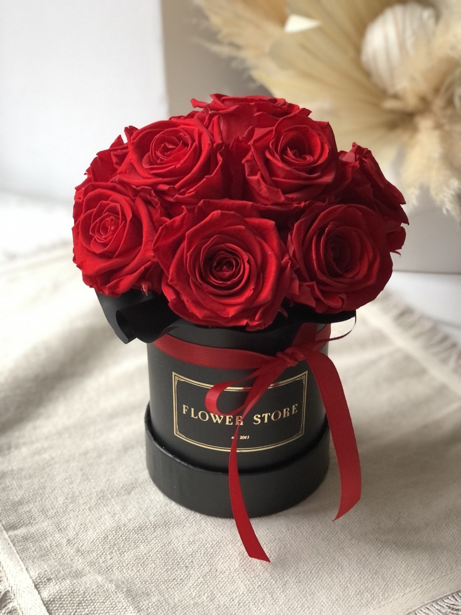 Mały czarny z czerwonymi różami - kwiaty żywe - kwiaty Flower Store Warszawa