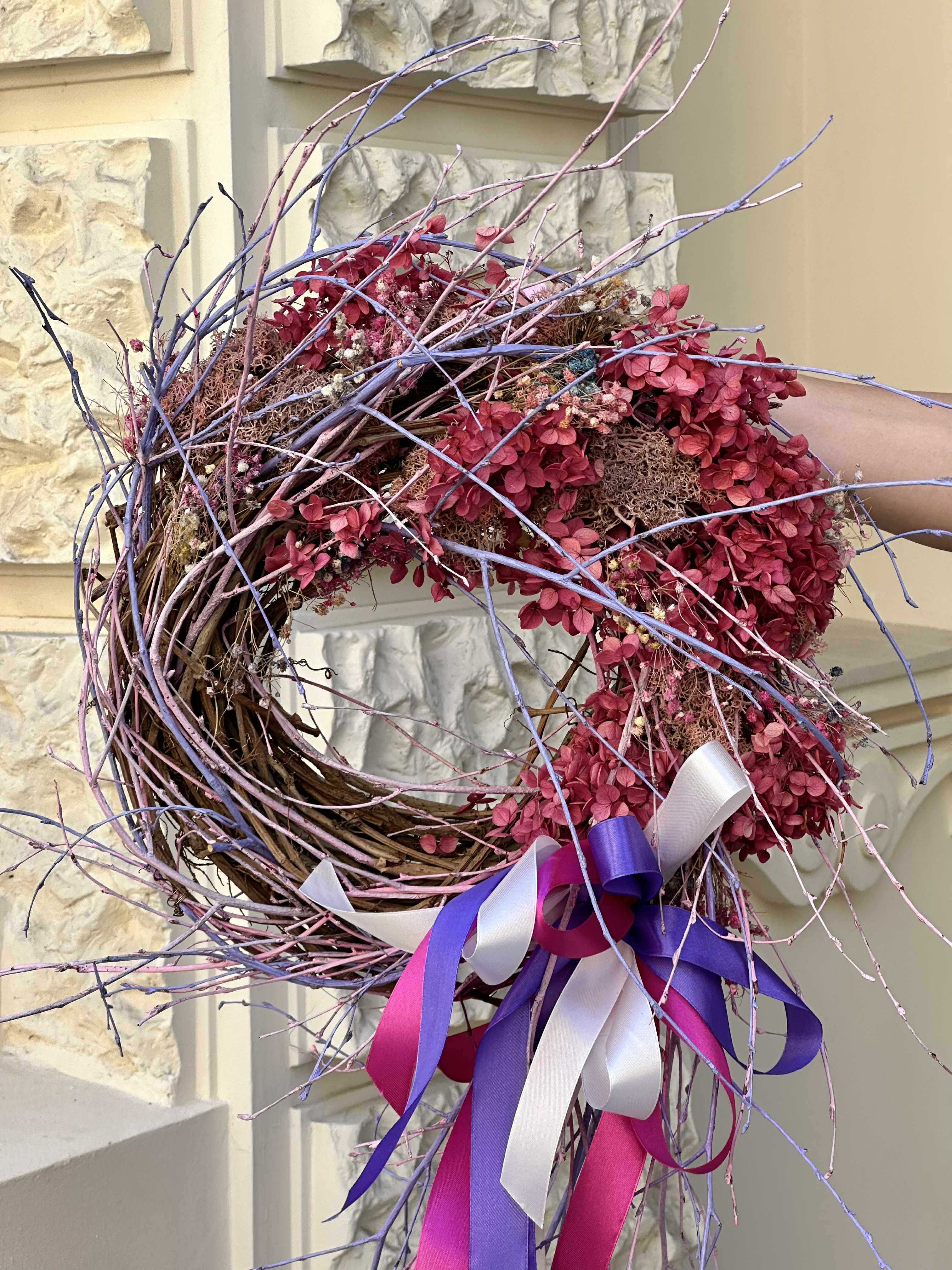 Wianek fioletowo-różowy na drzwi