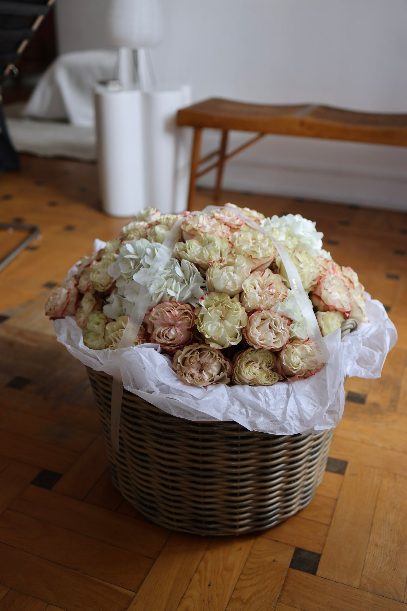 Kosz Róż i Hortensji „Różany Ogród”