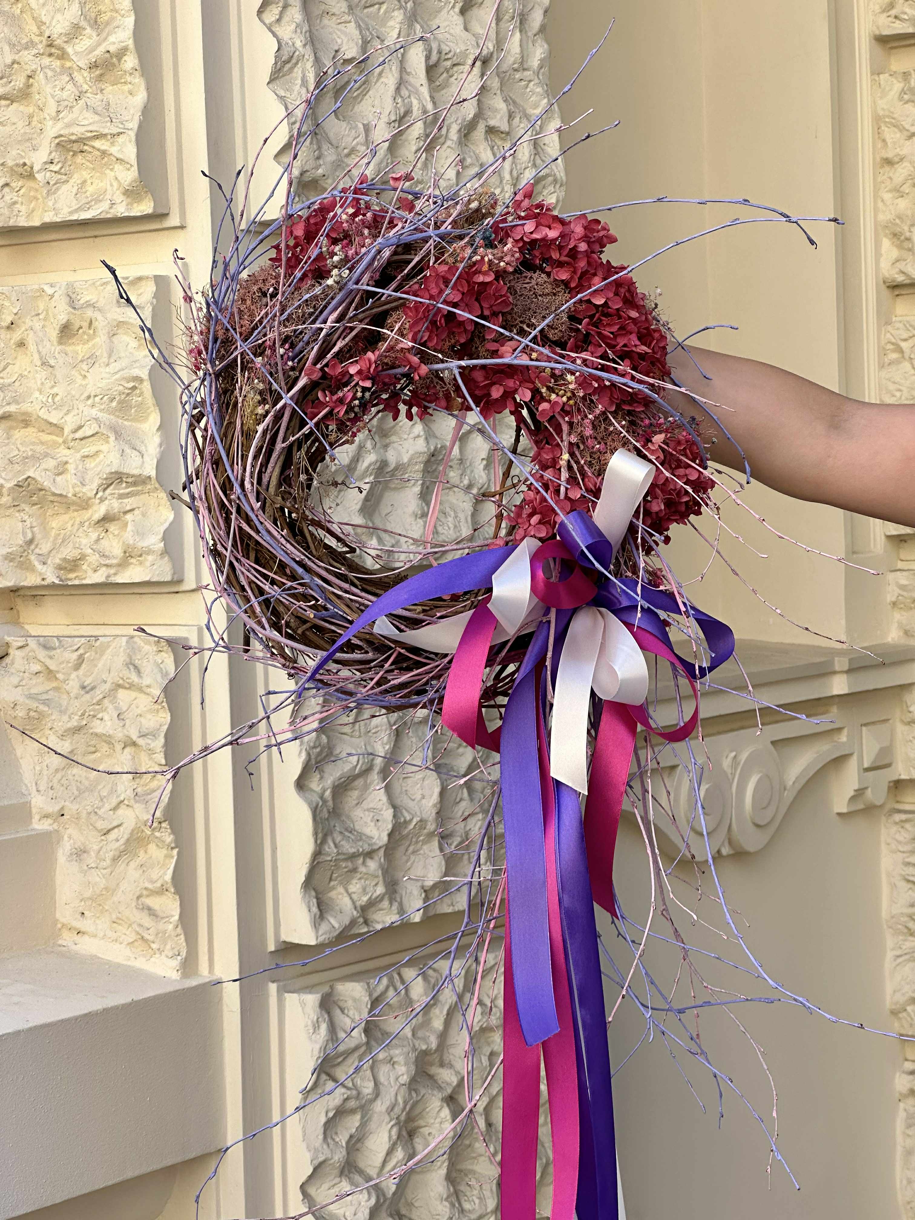 Wianek fioletowo-różowy na drzwi