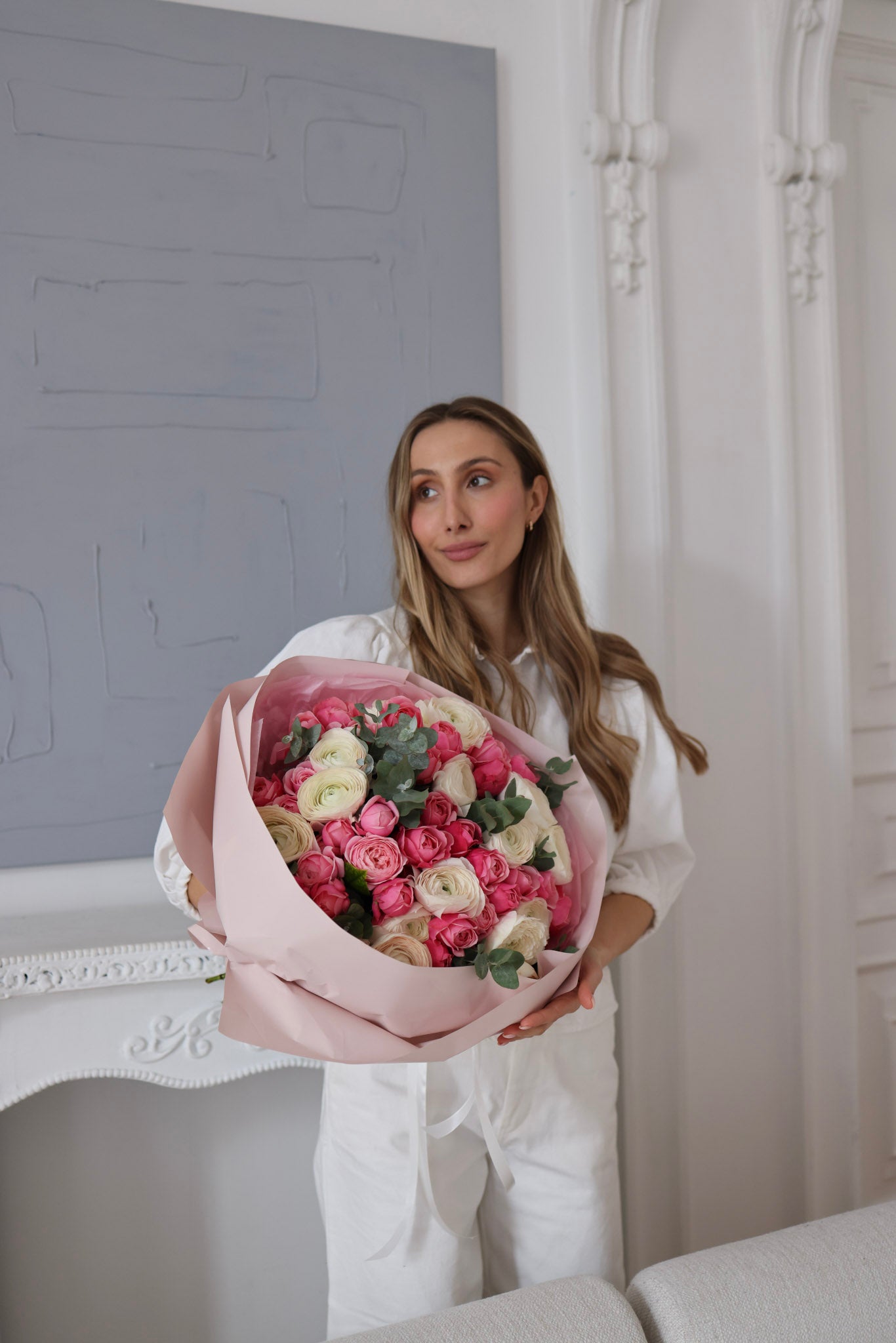 Bukiet Róż Gałązkowych i Jaskrów „Romantyczny Ogród”