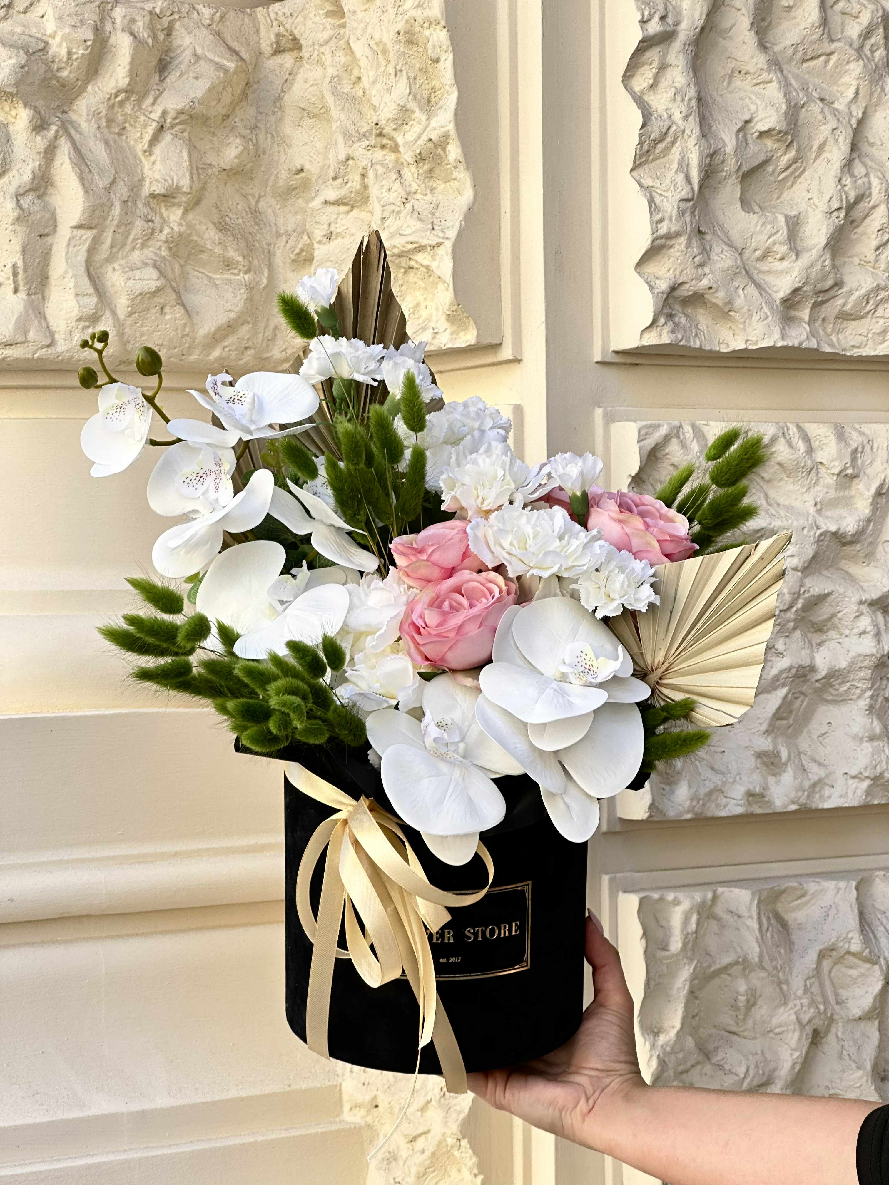 Flowerbox ze sztucznymi Różami i Storczykami