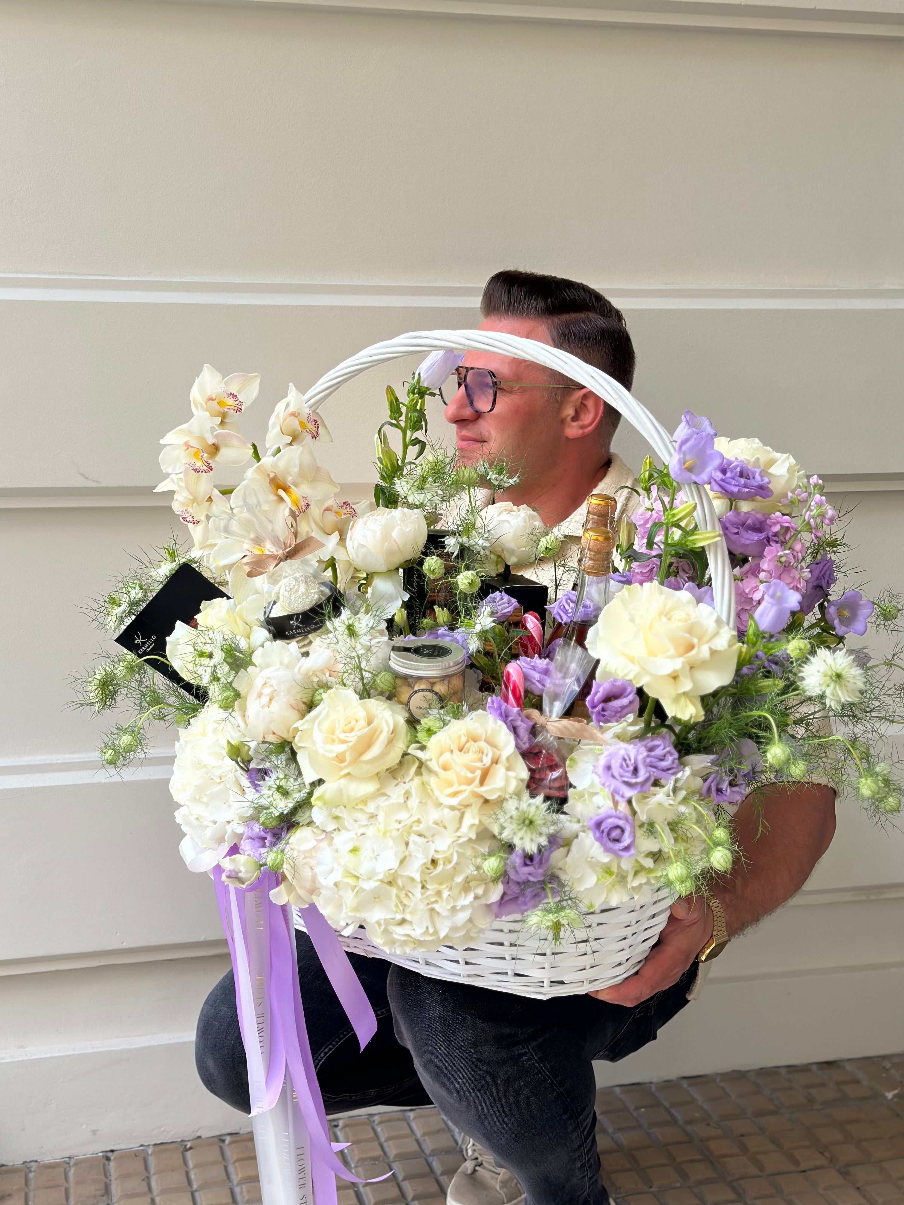 Kosz Kwiatów „Kwiatowy Kiss”