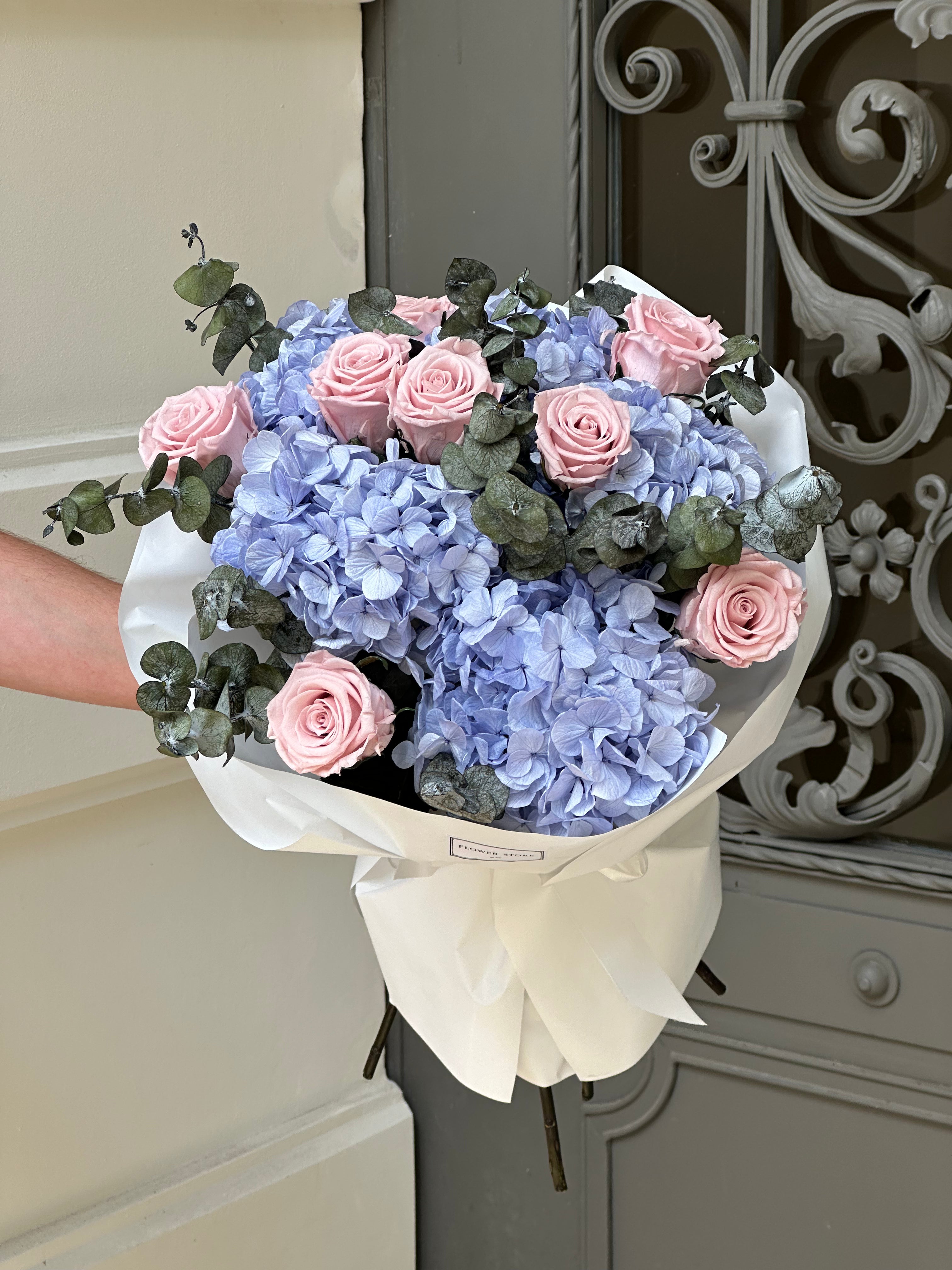 bukiet wiecznych kwiatów hortensje róże eukaliptus