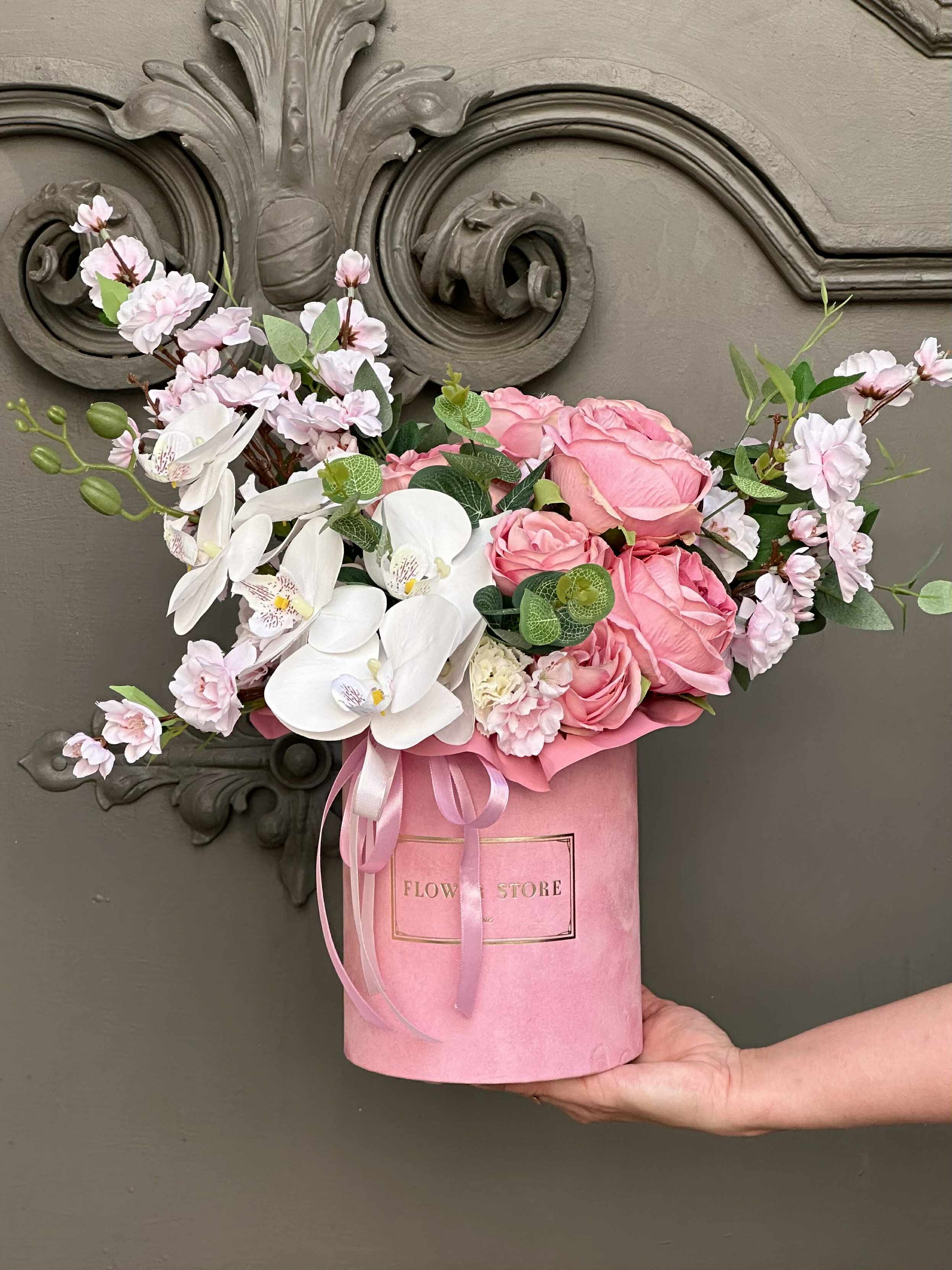 Flowerbox ze sztucznymi Różami, Storczykami i kwiatami Wiśni