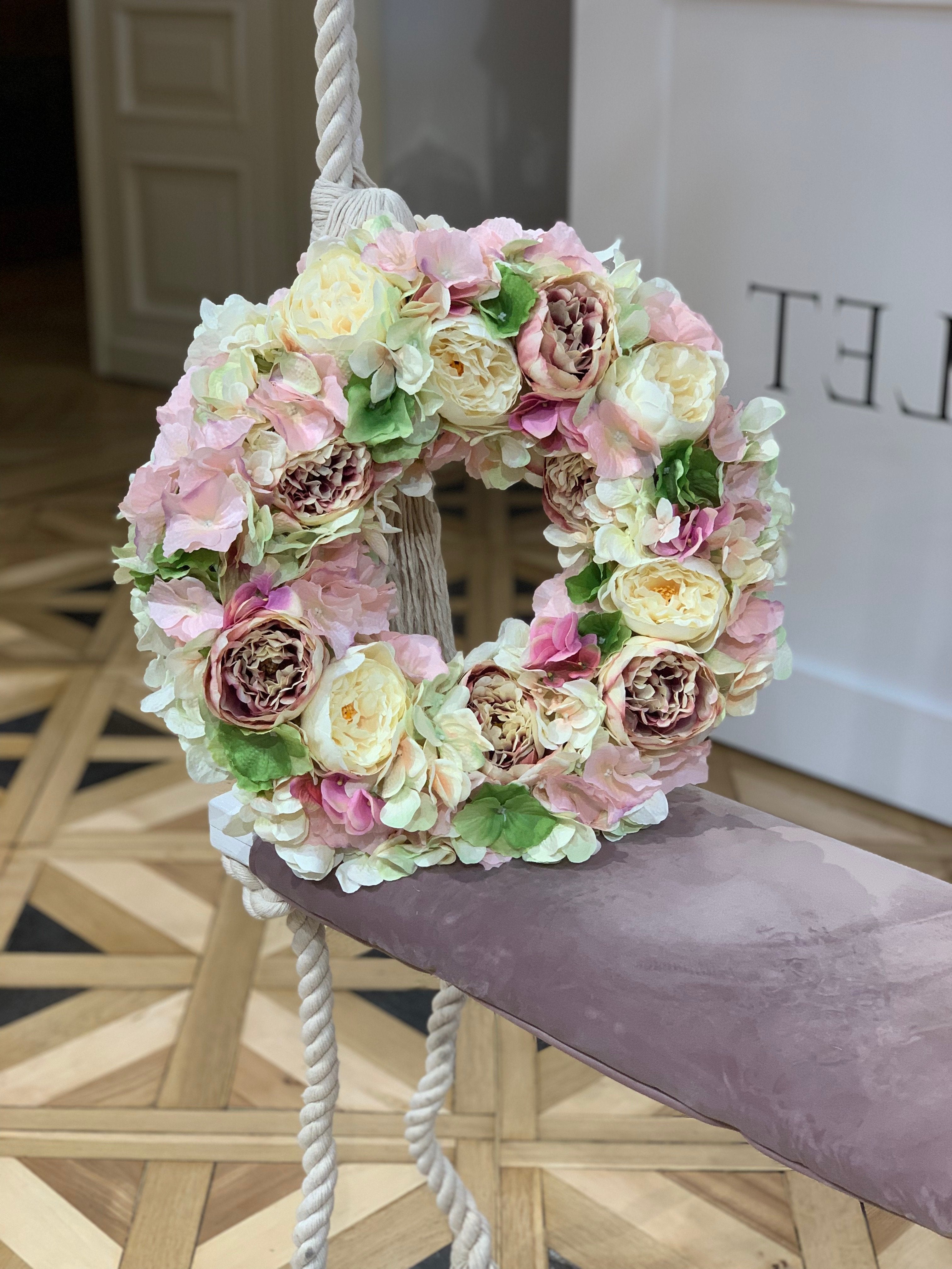 Wieniec na drzwi - różowo kremowa kompozycja - kwiaty sztuczne