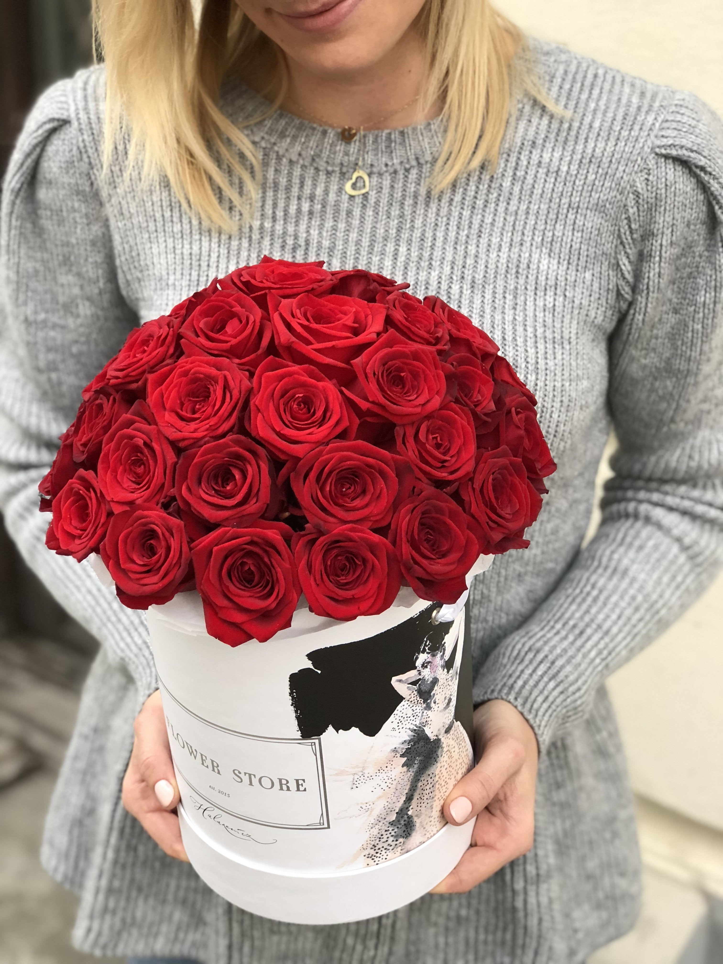 White Bride Lady with red live flowers - Flowerbox