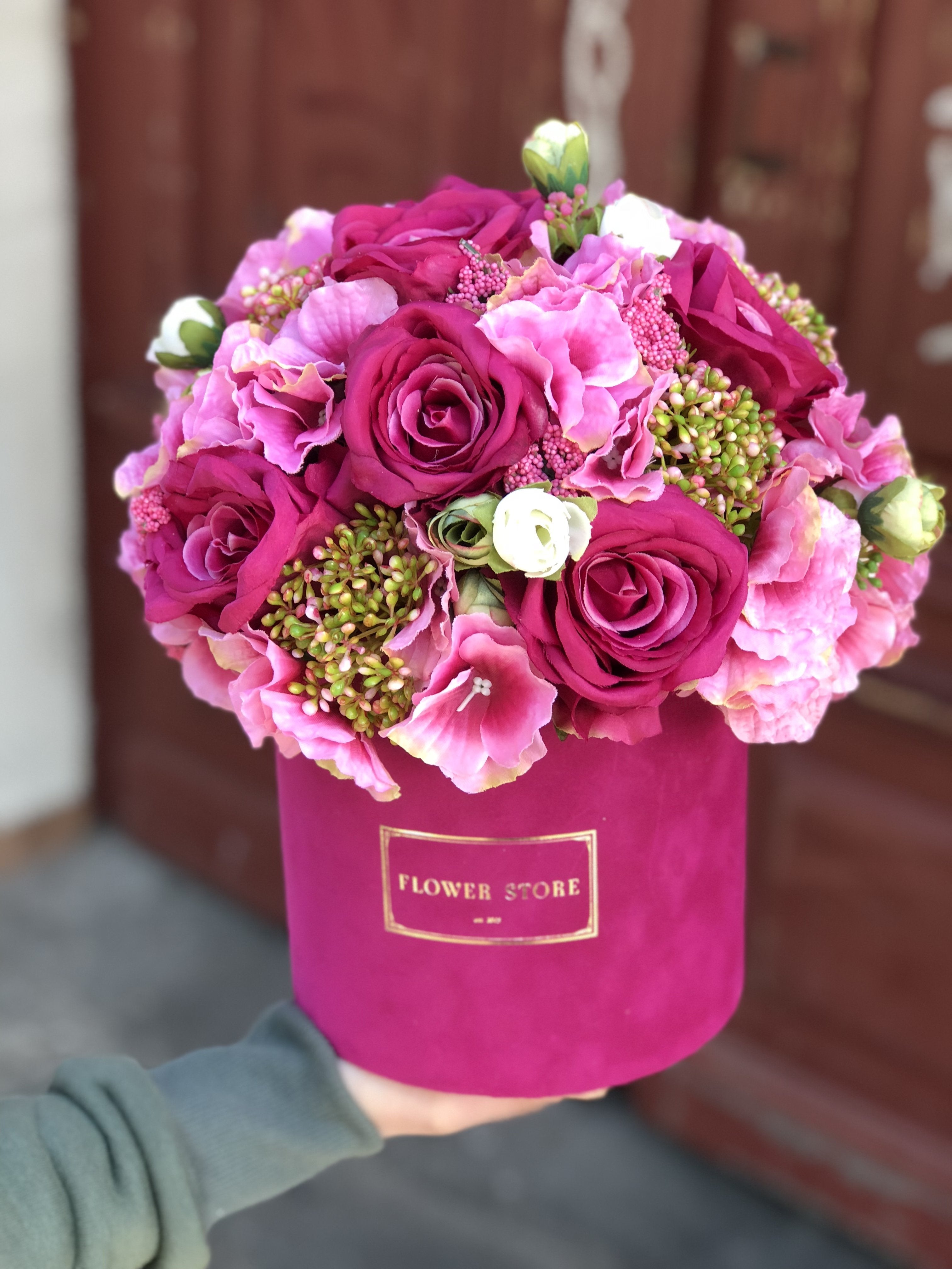 Flocked box with a fuchsia composition - artificial flowers