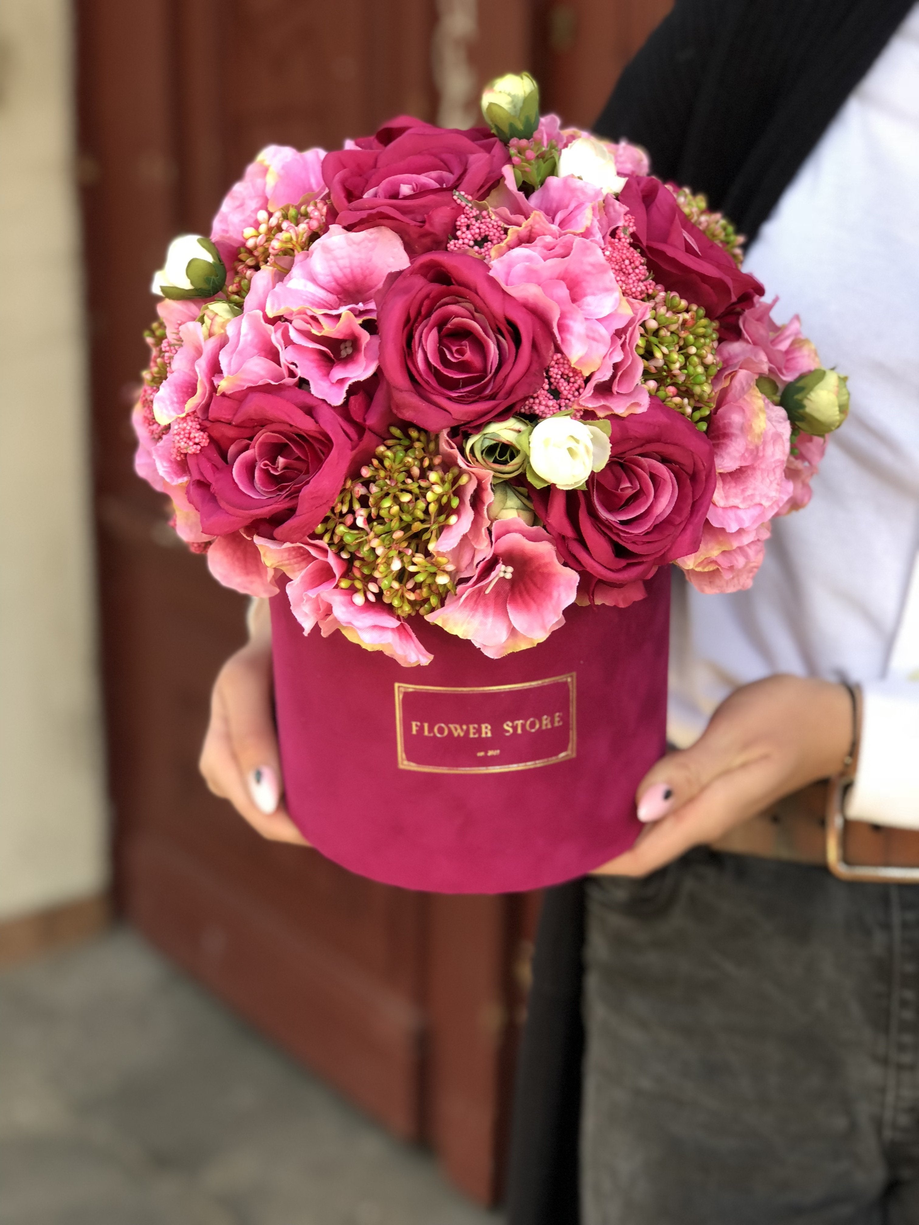 Flocked box with a fuchsia composition - artificial flowers