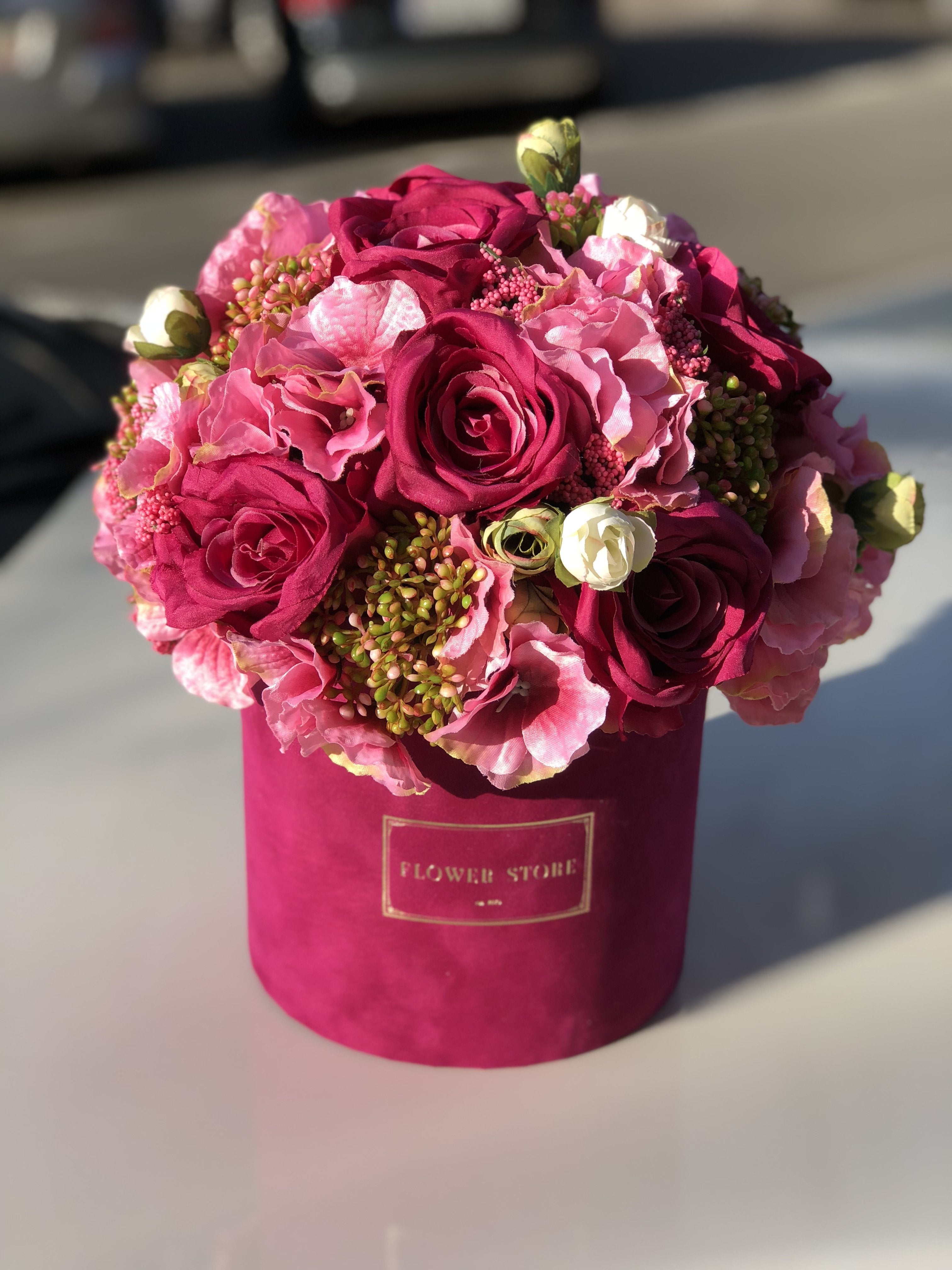 Flocked box with a fuchsia composition - artificial flowers