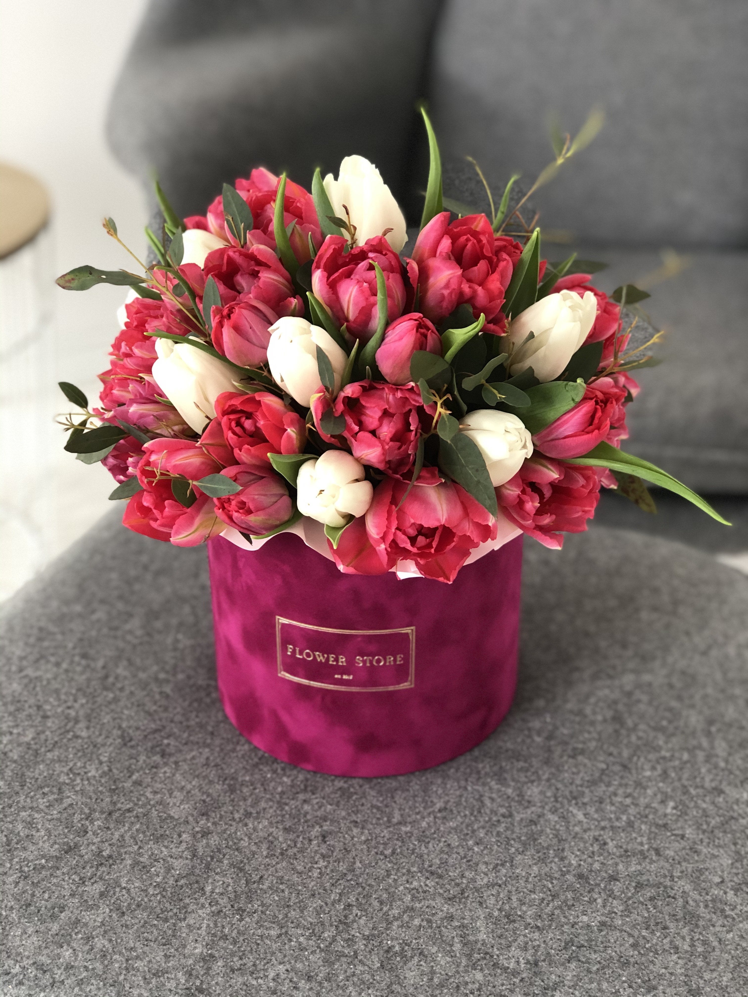 FUKSJE FLOKED FLOWERBOX with Tulips - Spring energy for every occasion