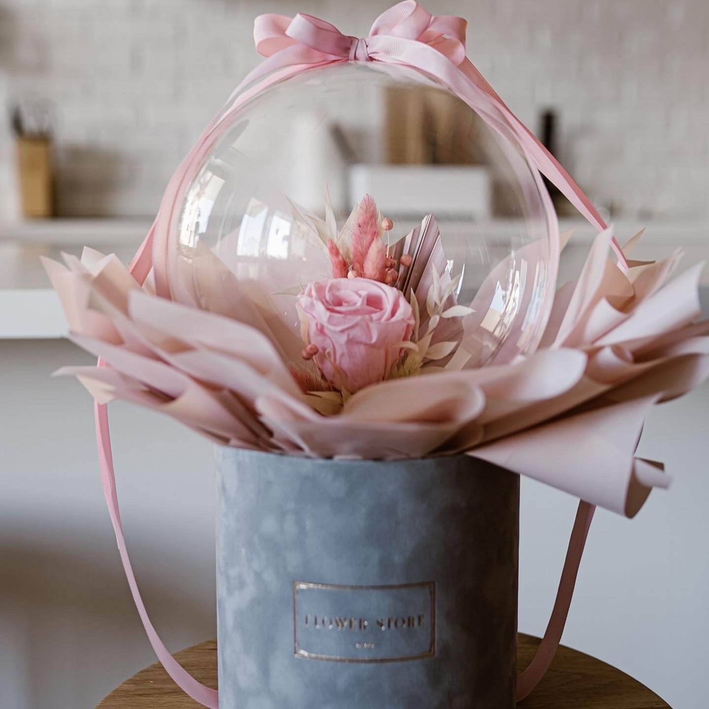 Wieczne Róże w Flokowanym Flowerboxie