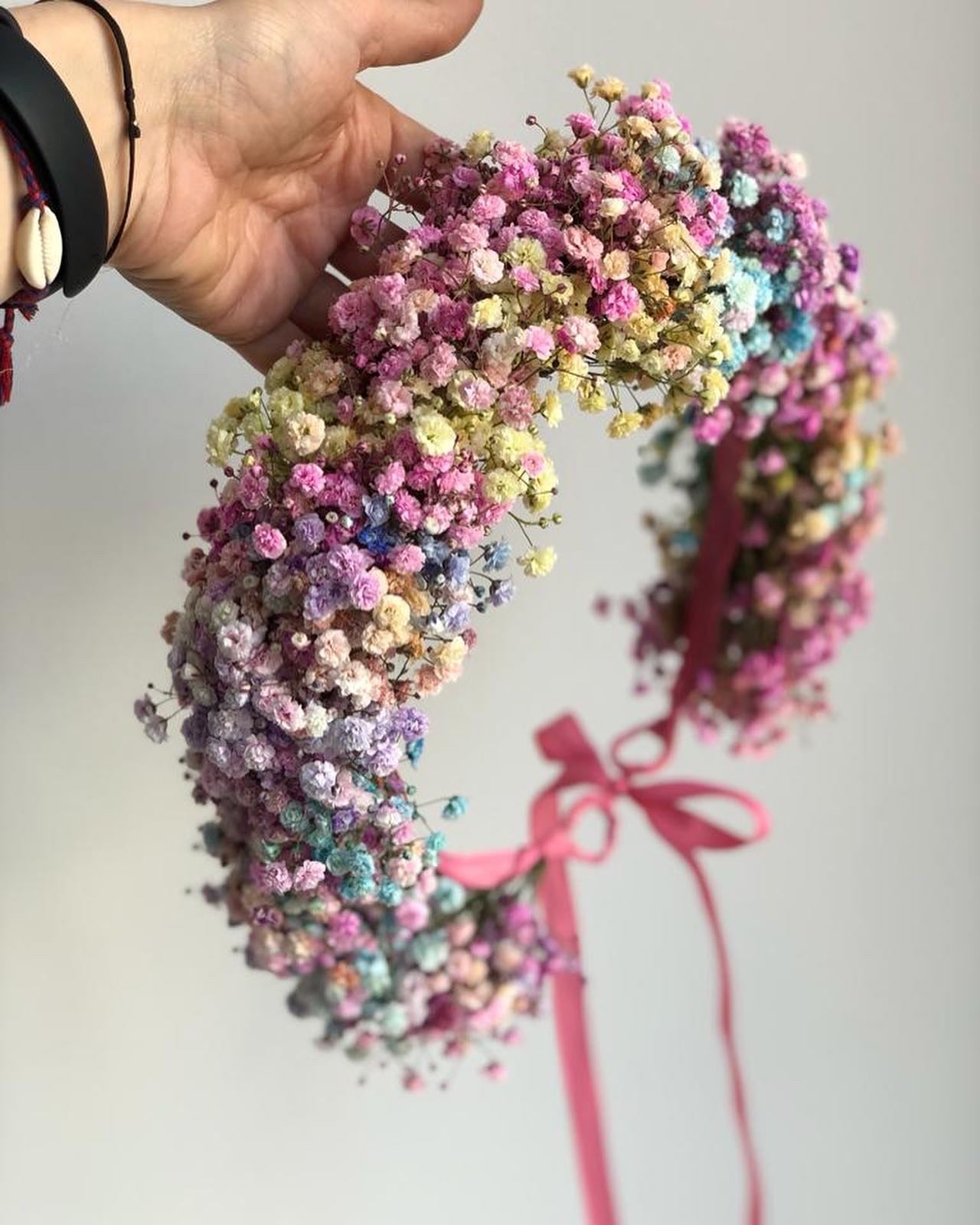 Wianek na głowę grubszy Z kolorowej gipsówki - kwiaty żywe - kwiaty Flower Store Warszawa